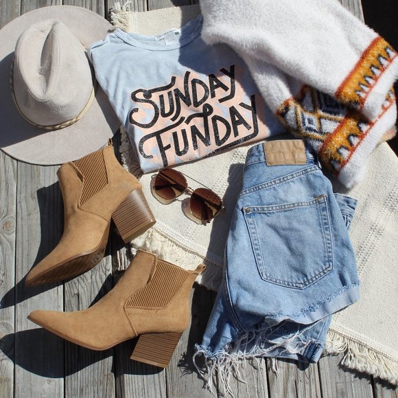 🚨END OF SUMMER SALE// Vegan Suede Bootie - Picture 4 of 8